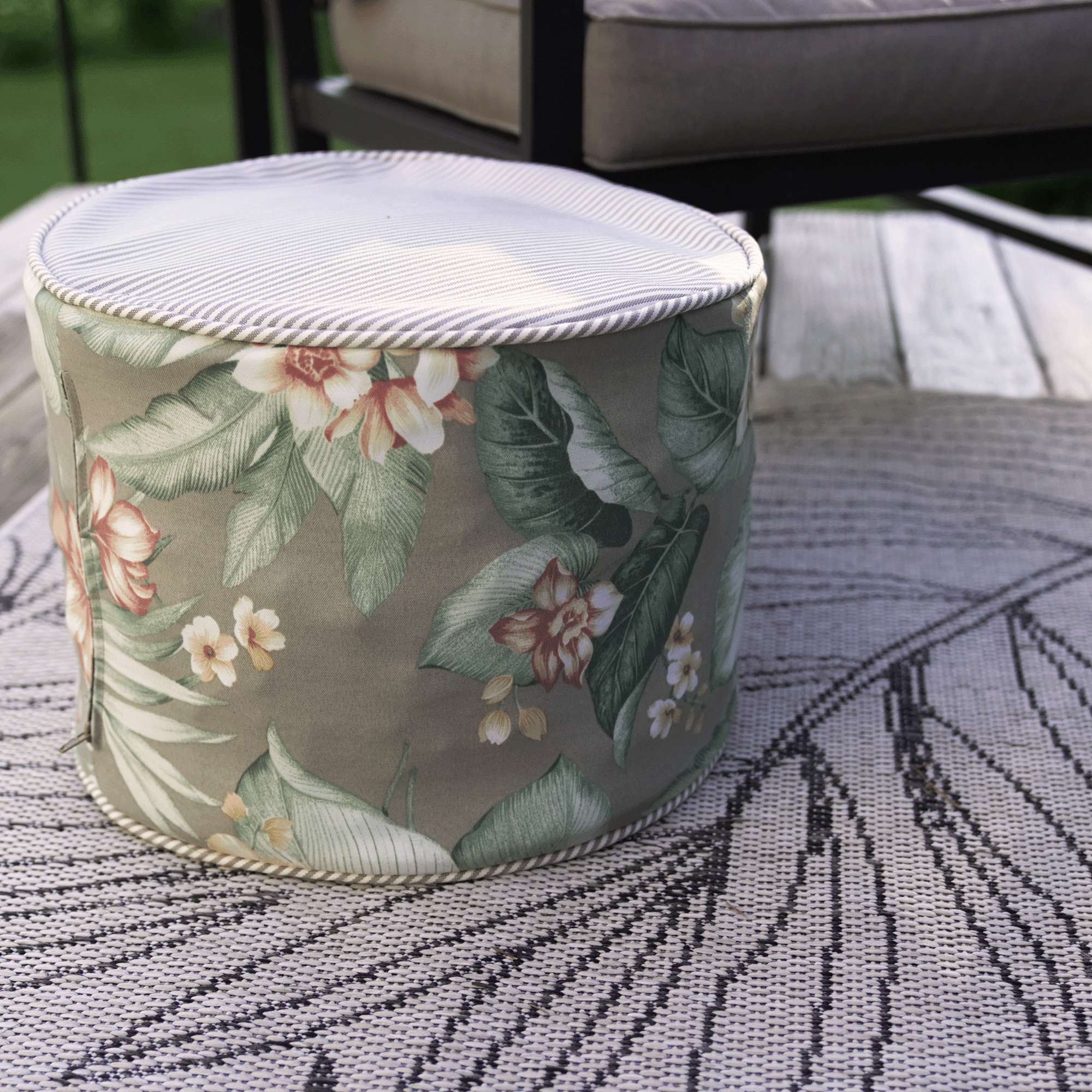 image Outdoor Pouf